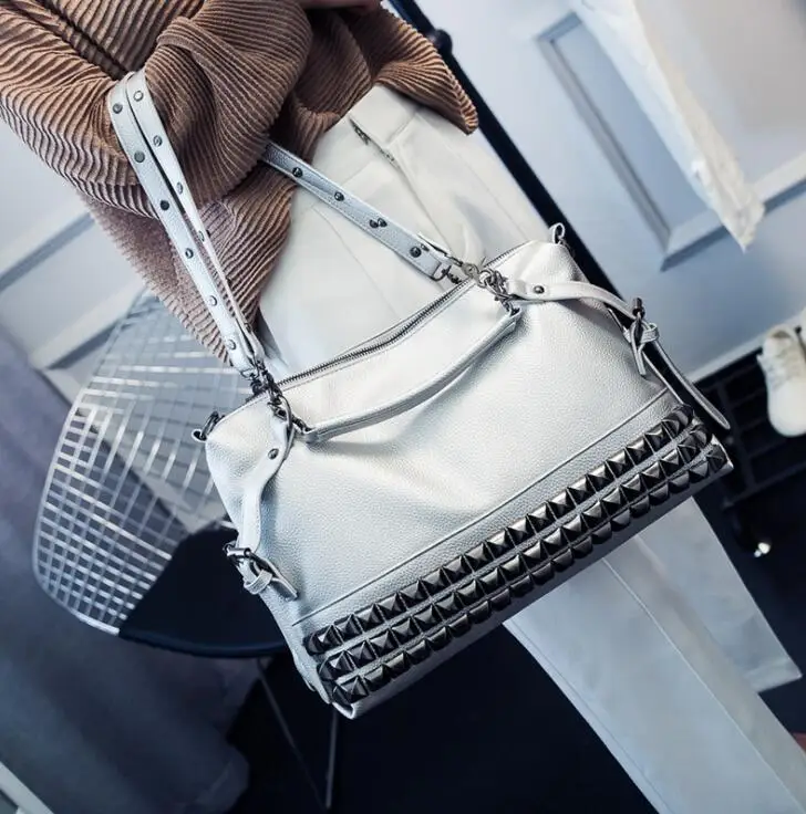 

New Large Capacity Rivet Bag Leisure Mobile Scooter Bag Bag Single Shoulder Messenger Bag Tide