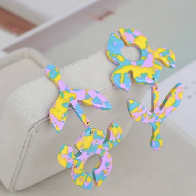 

Европейские и американские стильные ювелирные изделия, модные полимерные Персонализированные Цветочные изысканные цветные асимметричные...