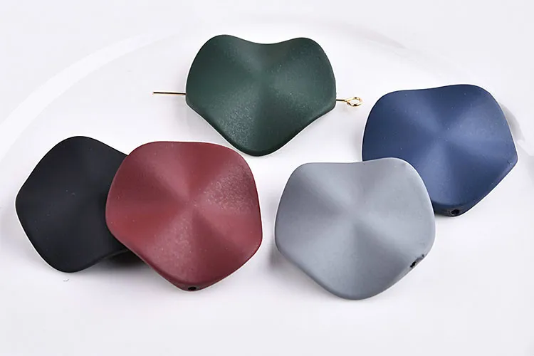 Осенние и зимние резиновые цветные матовые волнистые квадратные прямые бусы DIY