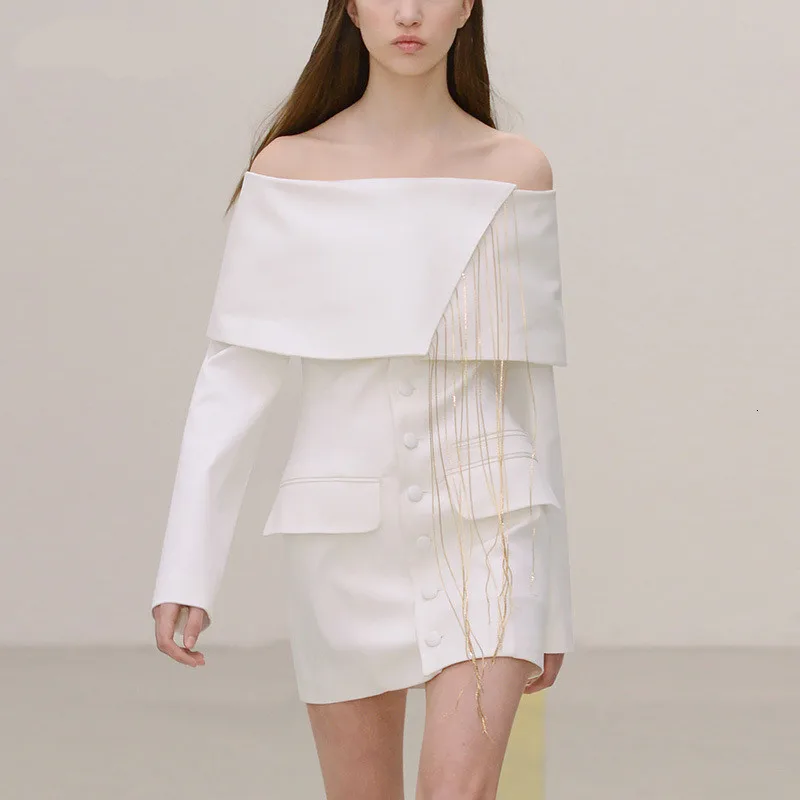 Женское мини-платье с открытыми плечами белое платье длинным рукавом и