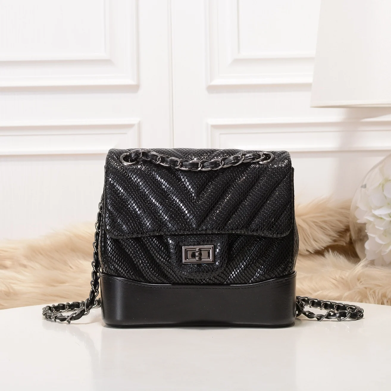 

Female Bag Women's Shoulder Bag 20cm Square Flip Silver Chain Trendy Fashion Sufficient Capacity Good Quality Be All-Match