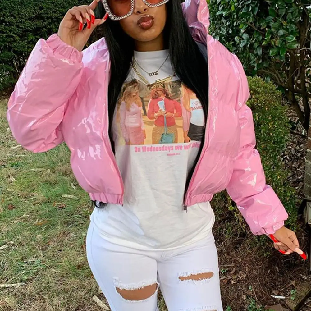 Куртка пуховая женская из искусственной кожи черная яркая теплая на молнии