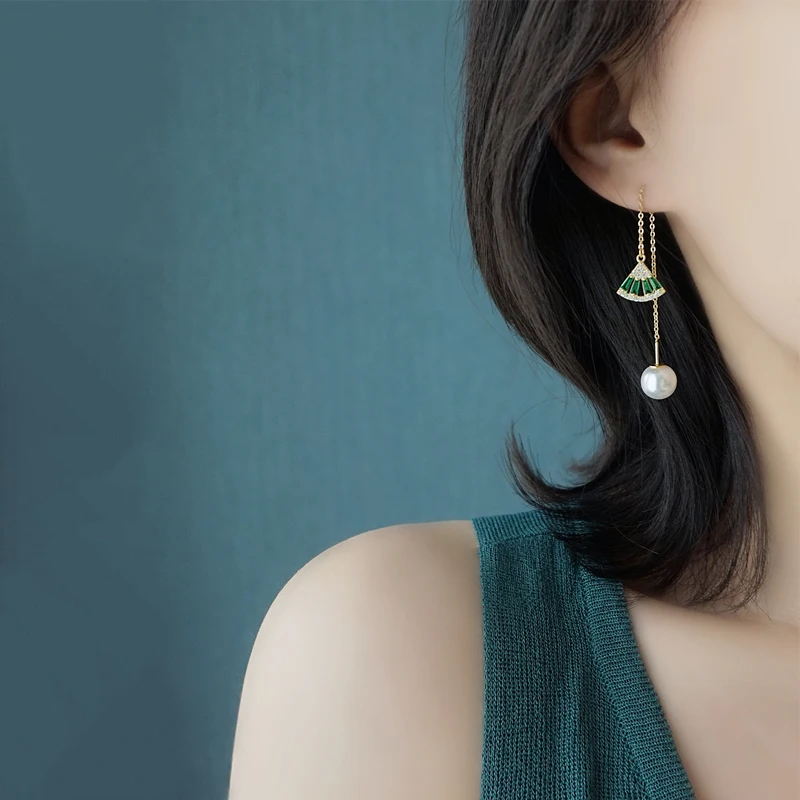 Женские серьги подвески в виде веера из серебра 925 пробы с жемчужным и зеленым