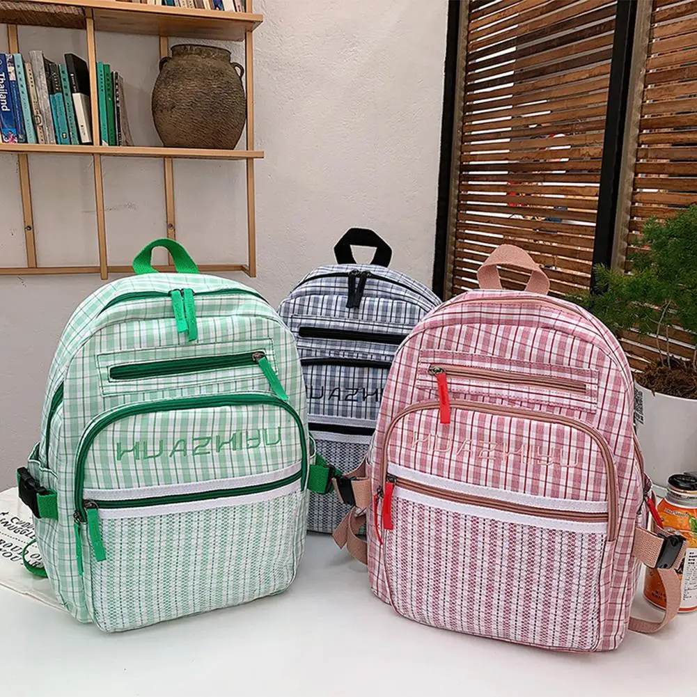 Модный рюкзак в клетку большой емкости школьный через плечо клетчатый с буквами