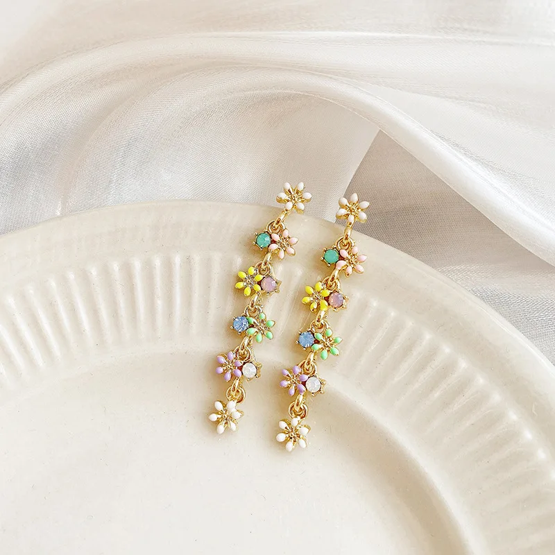 

Multicolor Small Daisy Flower Drop Earrings For Women Sweet Candy Color Rhinestone Pendientes Earrings 2021 Trend Jewelry Gifts