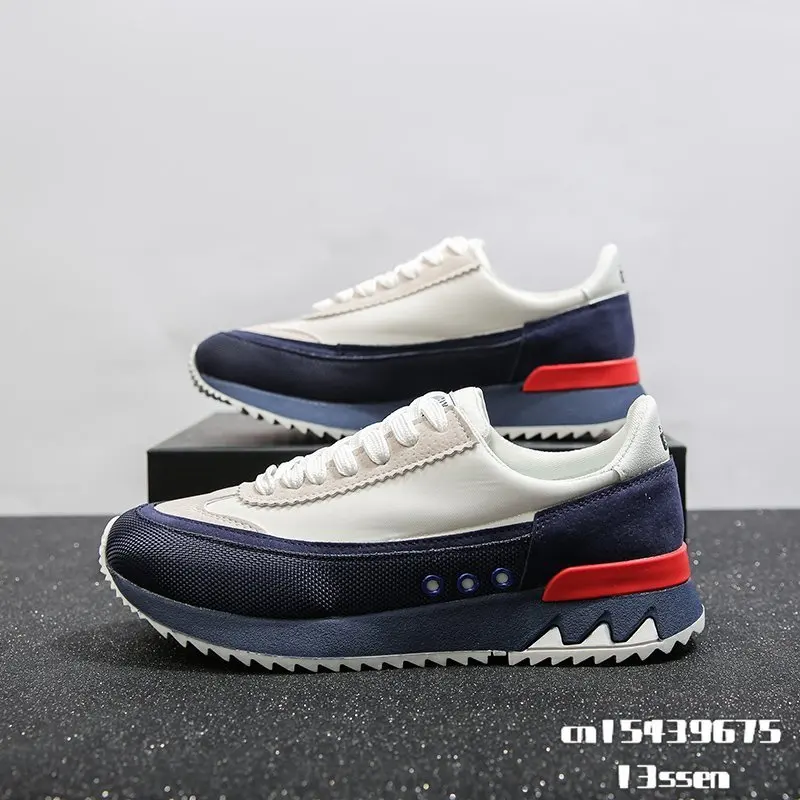 

Женские кроссовки на плоской вулканизированной подошве, на шнуровке