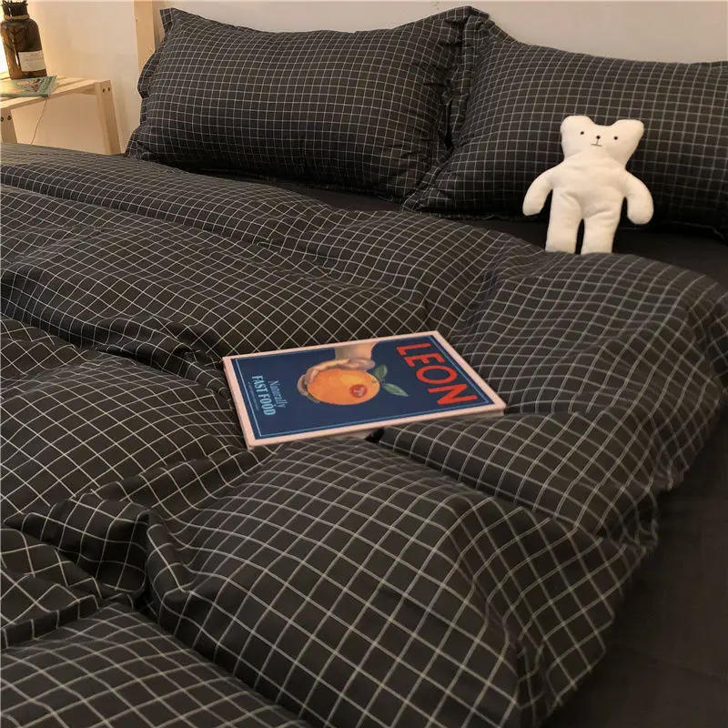 

Simple Lattice 4-Piece Set With Duvet Cover, Bedspread And Pillowcase, British Family Bedroom Decoration Bedding Accessory Set