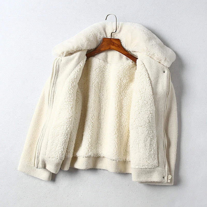 Женская короткая кашемировая куртка с меховым воротником однотонная теплая