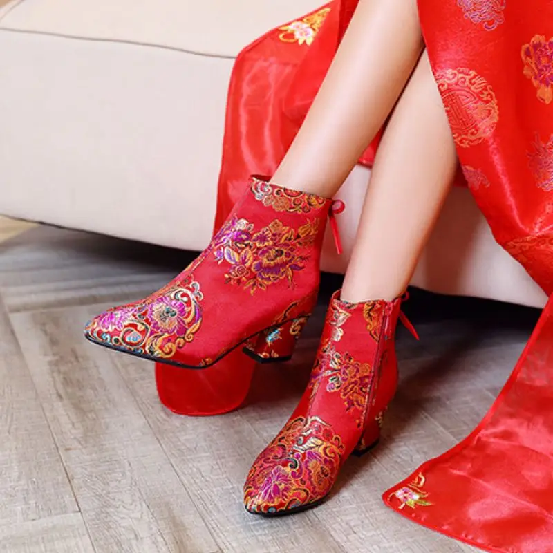 

Tuyoki Women Short Boots Simple Zipper Chinese Style Shoes Women Thick Heels Pointed Head Wedding Warm Fur Footwear Size 33-43