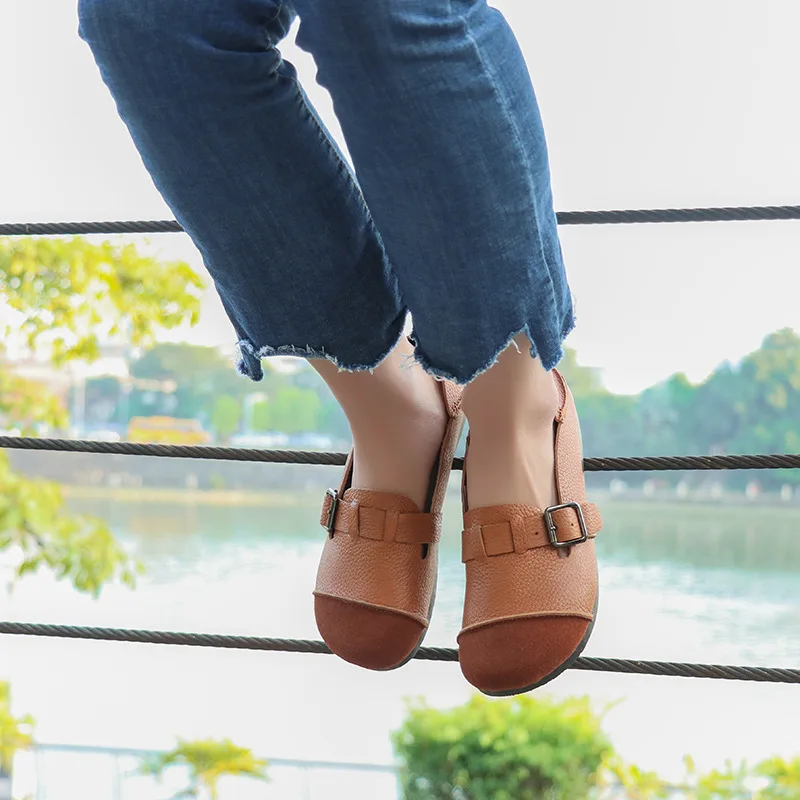 Женская кожаная обувь с круглым носком и мягкой подошвой |