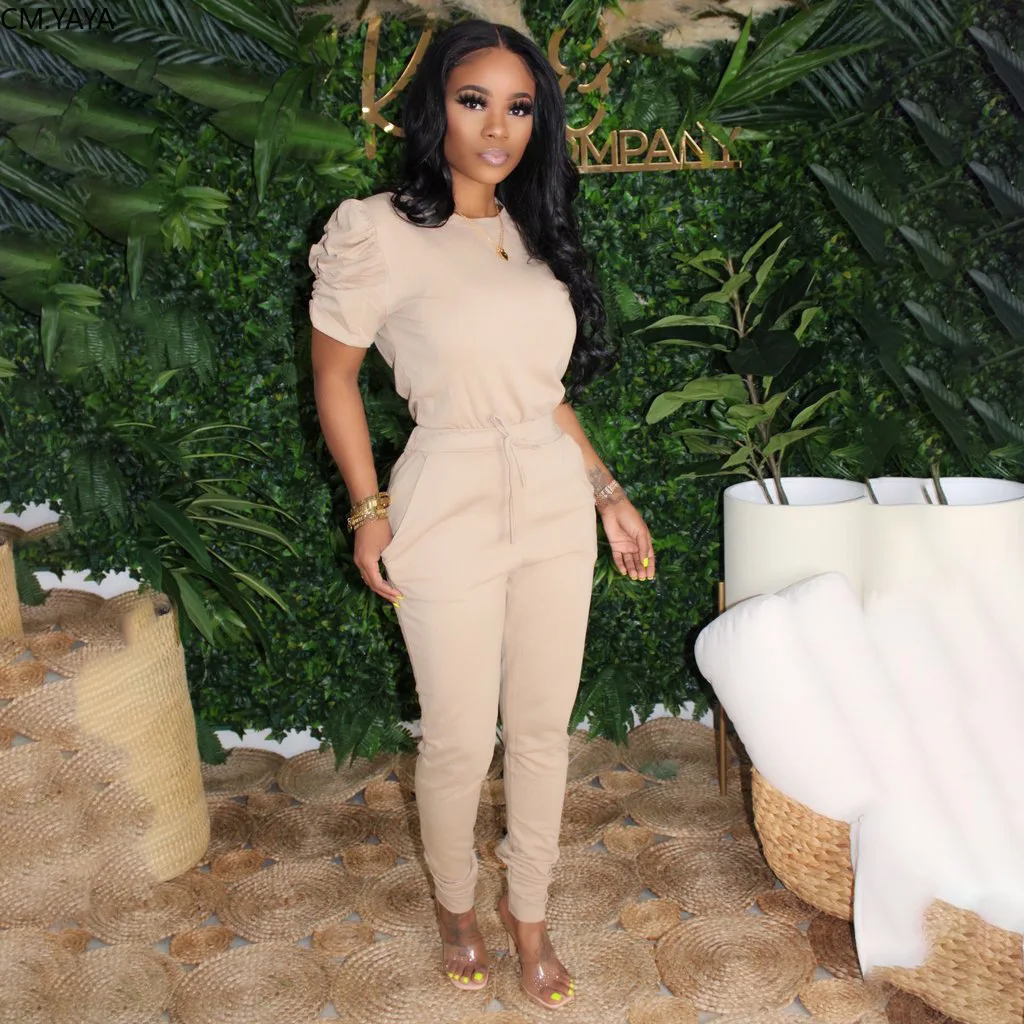 Женский спортивный костюм CM.YAYA однотонный из двух предметов с пышными короткими