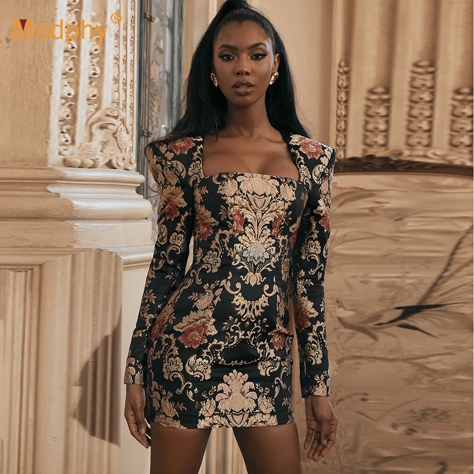 Женское вечернее мини платье с вышивкой элегантное облегающее квадратным