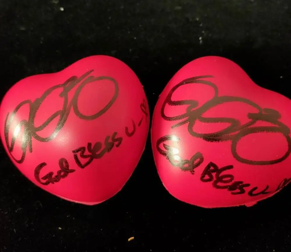 Рука Подпись парк Бо Жевательная камедь autographed концертный мяч сердце