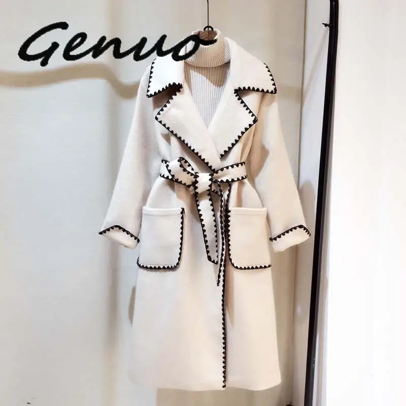 Женская куртка с волнистыми боками свободного покроя однотонная из шерсти Осень