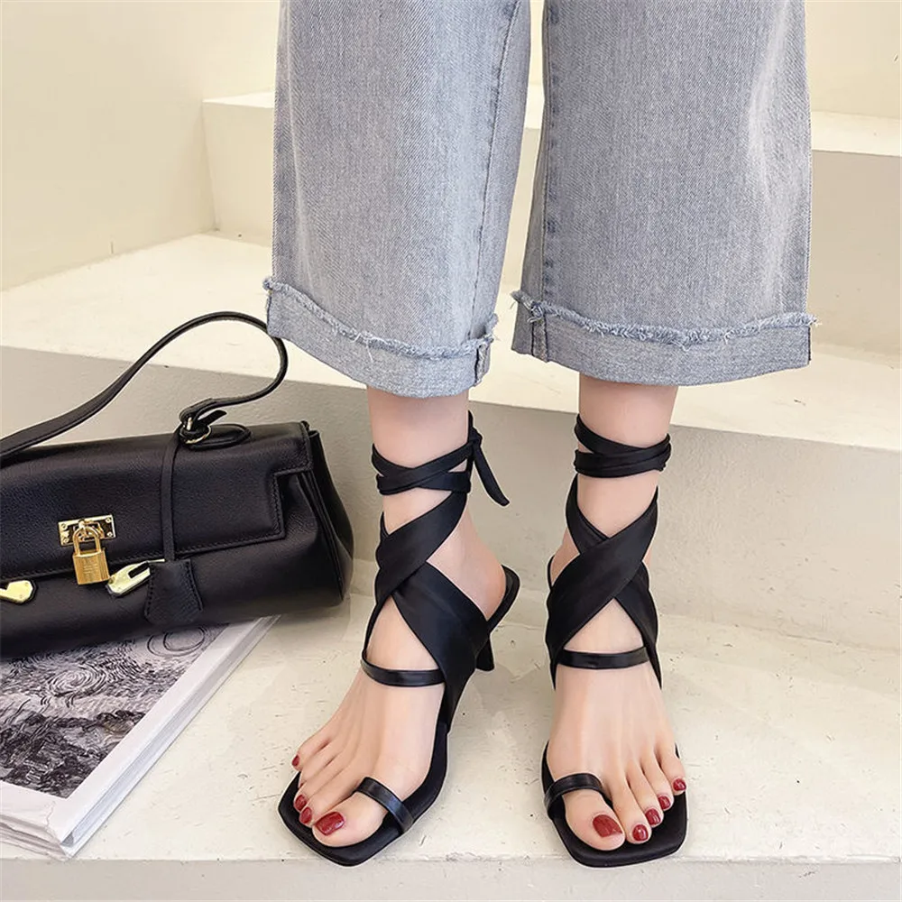 

New Fashion Women Strappy Flat Sandal Low Heels Gladiator Ladies Cross Tied Open Toe Casual Outdoor Slippers Narrow Band Slides