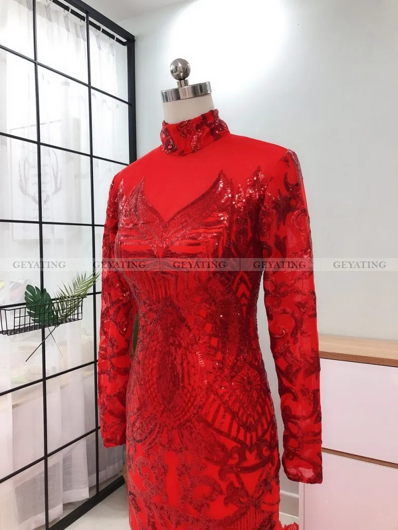 Женское платье с длинным рукавом красное юбкой-годе со шлейфом и высоким воротом