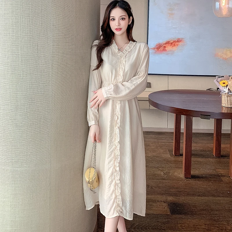

Spring, summer, the new French retro v-neck dress show thin waist temperament Hepburn wind fairy skirt