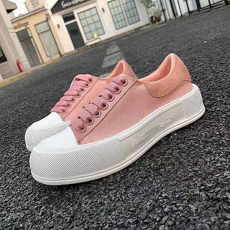 

Costumes & Accessories