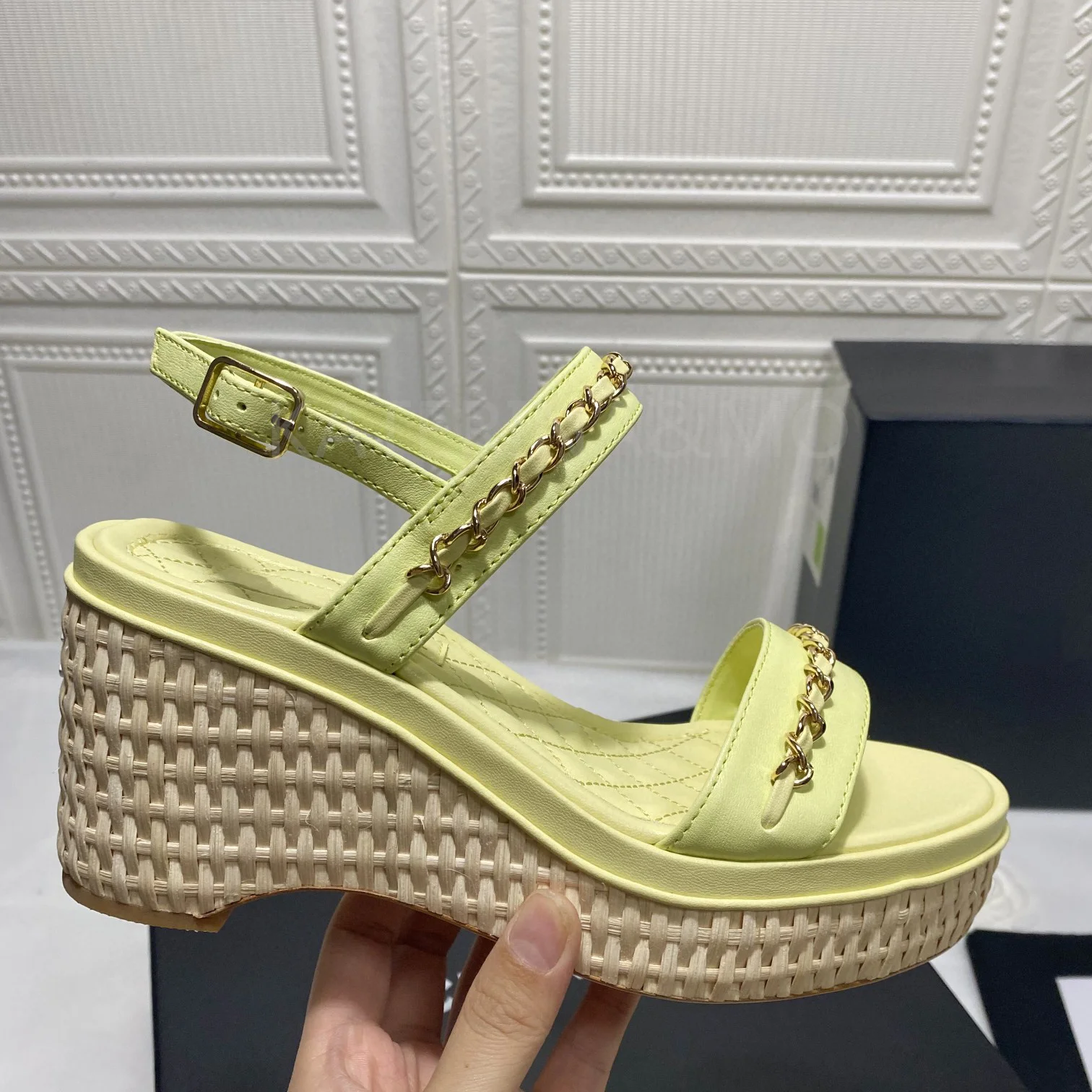 

2021 Summer Wedge Sandals Women Metal Chain Decoration Genuine Leather Narrow Band High Heel Straw Woven Sole Platform Sandalias