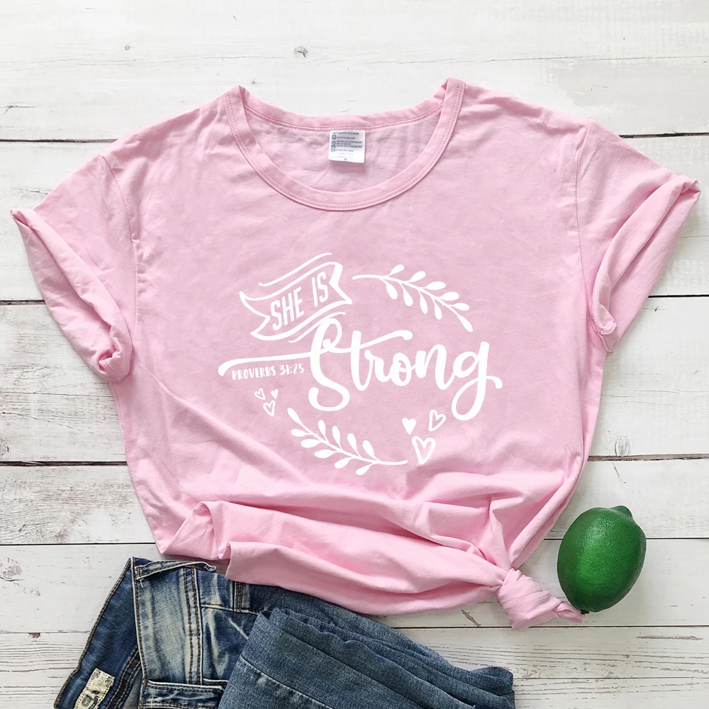 She Is Strong пословицы 31: 25 футболки женские Необычные графические вдохновляющие Христианские Футболки женские модные церковные Библейские стихи футболки