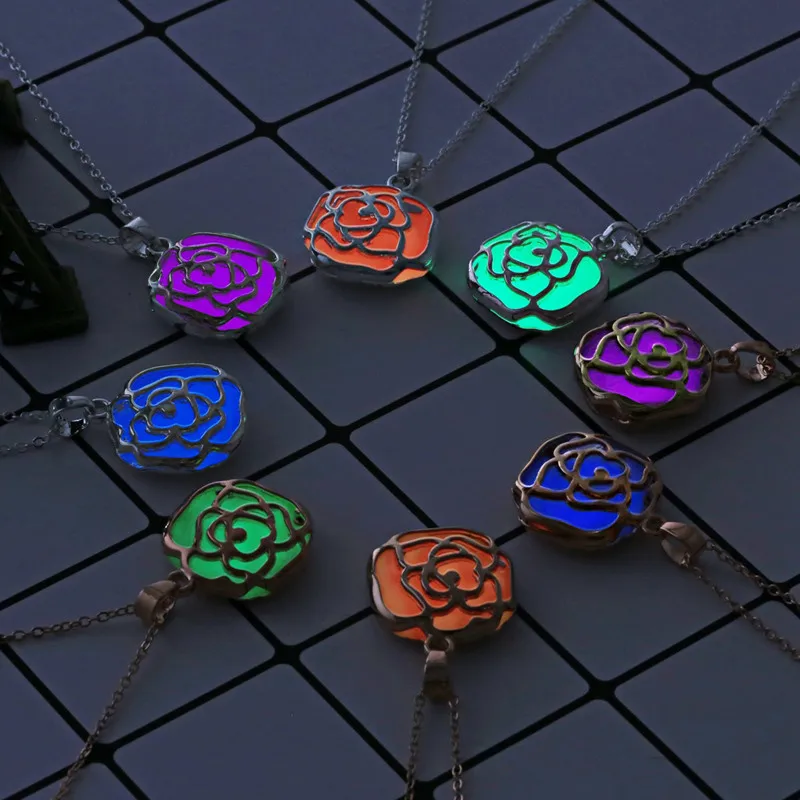 

2021 Romantic Rose Pendant Glowing Women Necklace Girlfriend Luminous Flower Choker Fashion Chain Party Valentine Jewelry Gift