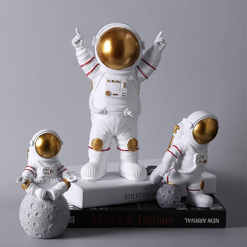 

Nordic Creativity Astronaut Home Decoration Of The Crafted Resina Mobile Baby Room TV Dressed Soft Accessories Sculpt Statue