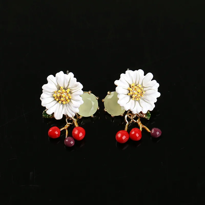 

Korean Version of Enamel Glaze Fresh White Daisy Flowers Green Leaves Cherry Ear Clips Stud Earrings Student Accessories