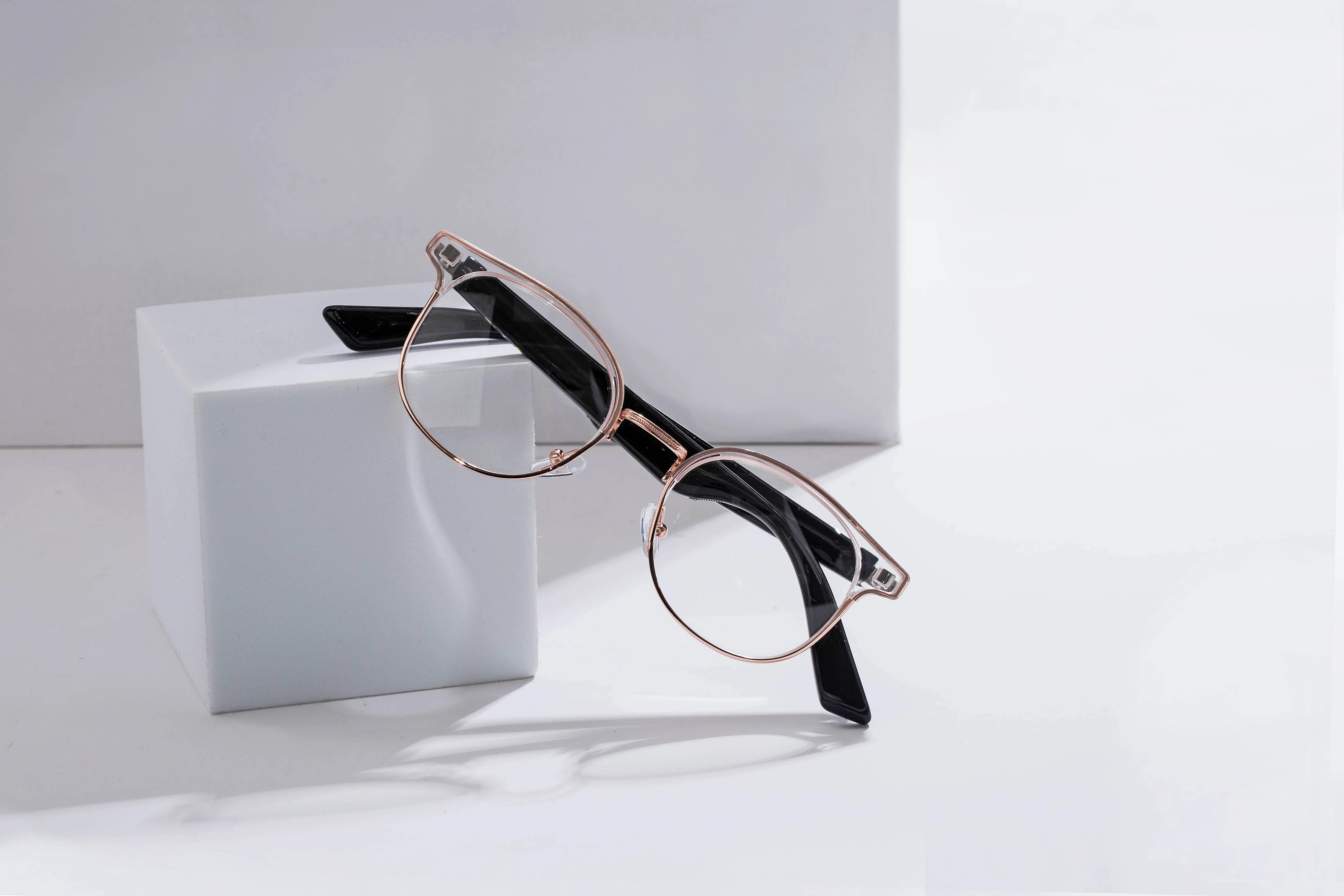 

Newest Technology Fashion Headphones Glasses Wireless Fone Bluetooth 5.0 Suitable For Android and iOS Systems
