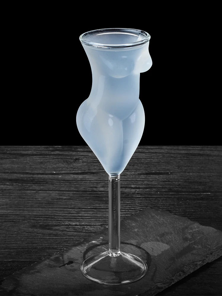 

Kitchen,Dining & Bar