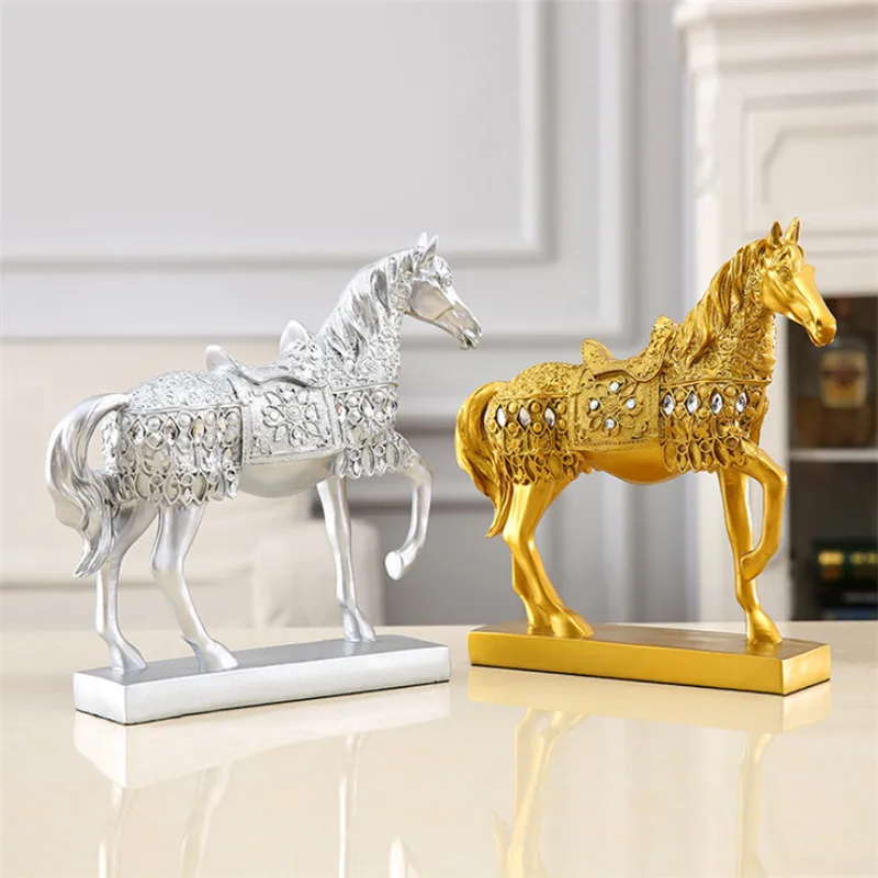 Европейская смола золотая статуя рыцаря животного скульптура лошадь