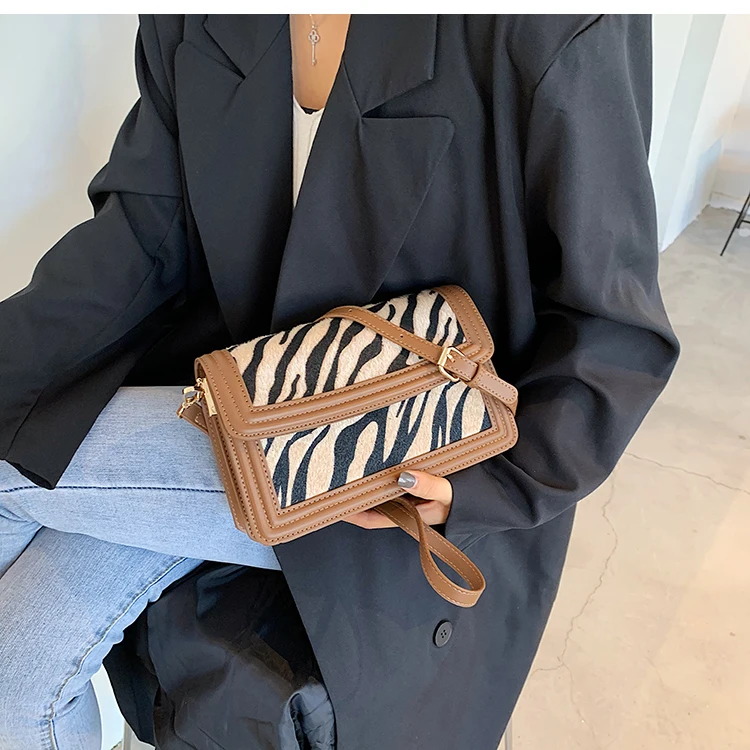 

Contrasting Zebra Pattern Shoulder Crossbody Bags for Women Autumn Winter New Fashion Small Square Bag Female Wild Travel Bags