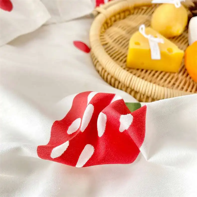 Комплект постельного белья из хлопка с изображением клубники в стиле принцессы