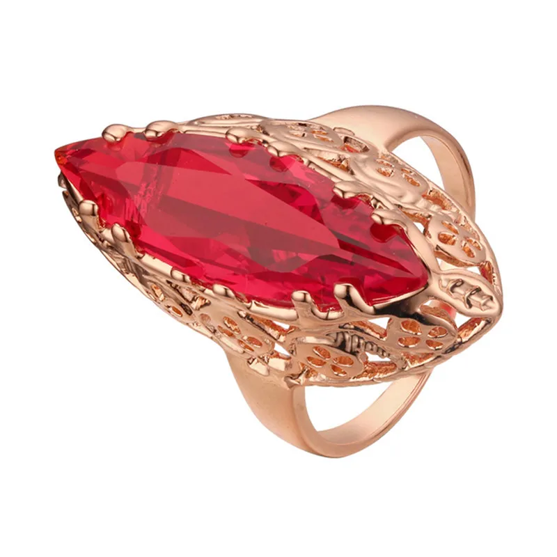 Женское кольцо из розового золота 2020 пробы с фианитом и овальным красным камнем |