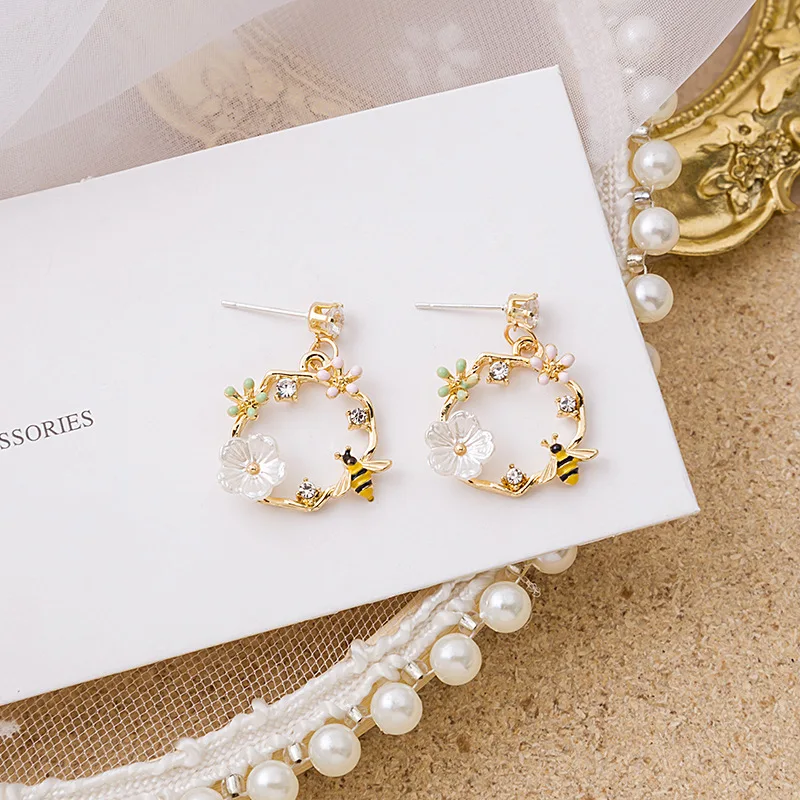 

2020 Trend 925 Silver Sterling Spring Honey Bee Garland 14k Gold Earrings for Girls Fresh Shell Flower Pendant Women Jewelry