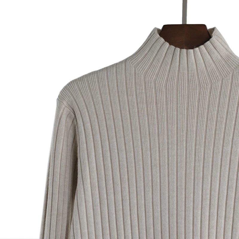 Женское трикотажное платье свитер с высоким воротником и длинным