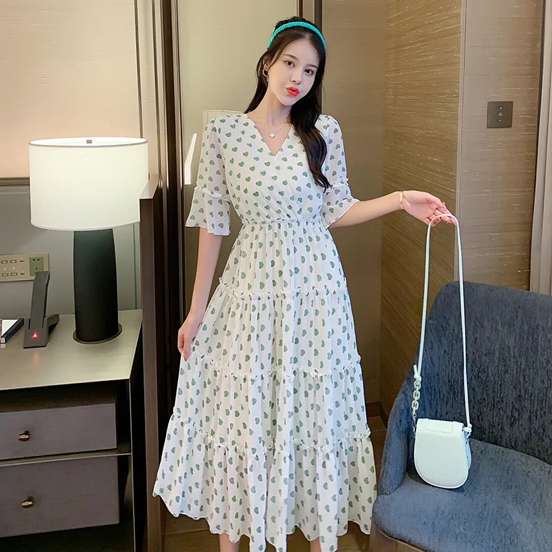 Женское шифоновое платье с принтом сердца бежевое летнее модельное элегантное