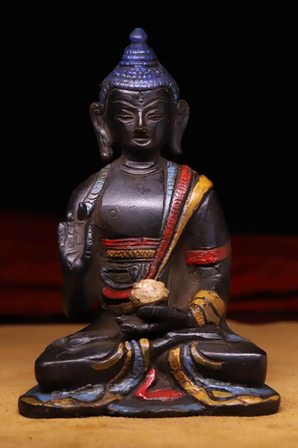 

wedding decoration Collection of Tibetan monasteries, hand-tapped copper, chiseled, painted on Buddha Shakyamuni statue