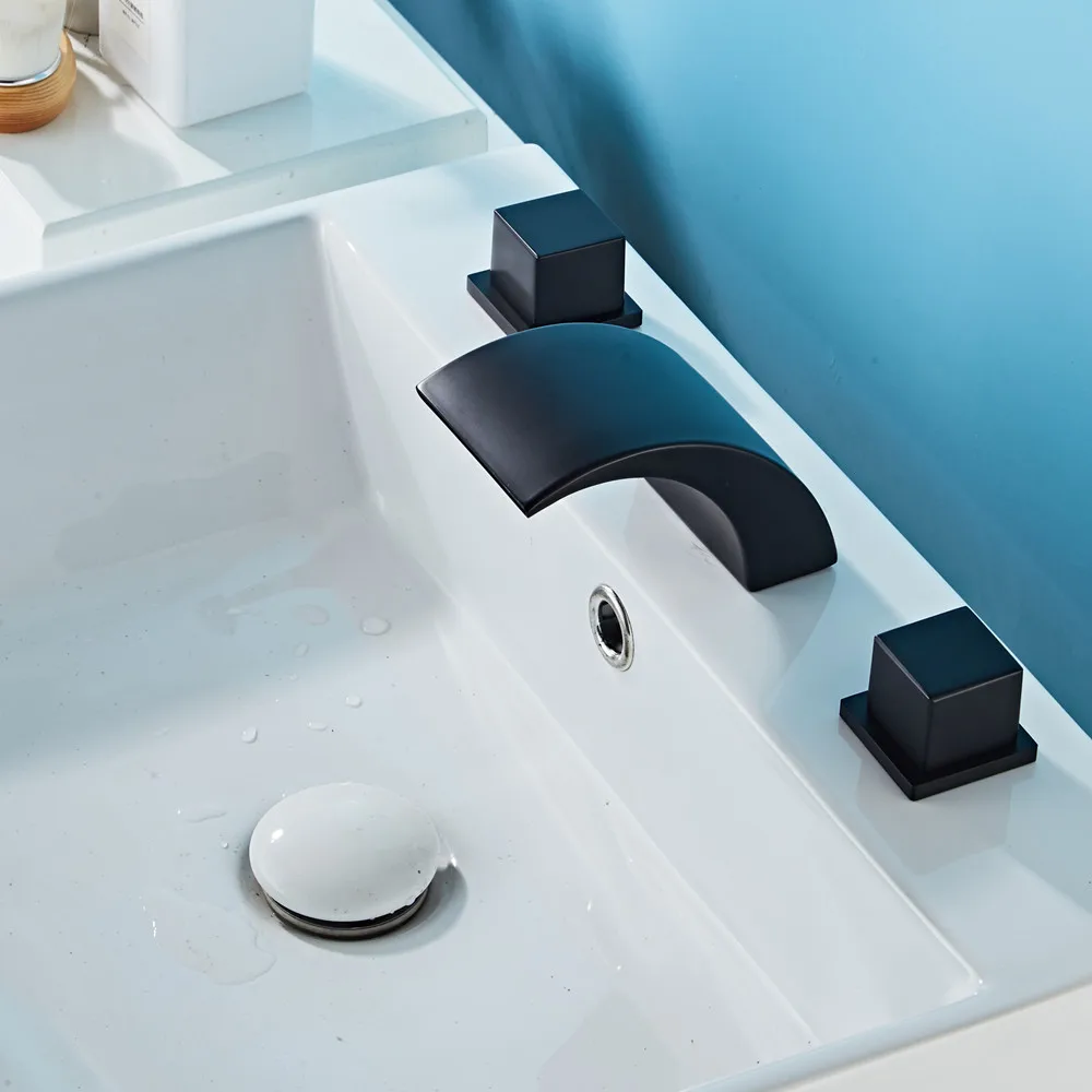 Смеситель для раковины Gecious в ванную комнату с шлангами тремя отверстиями