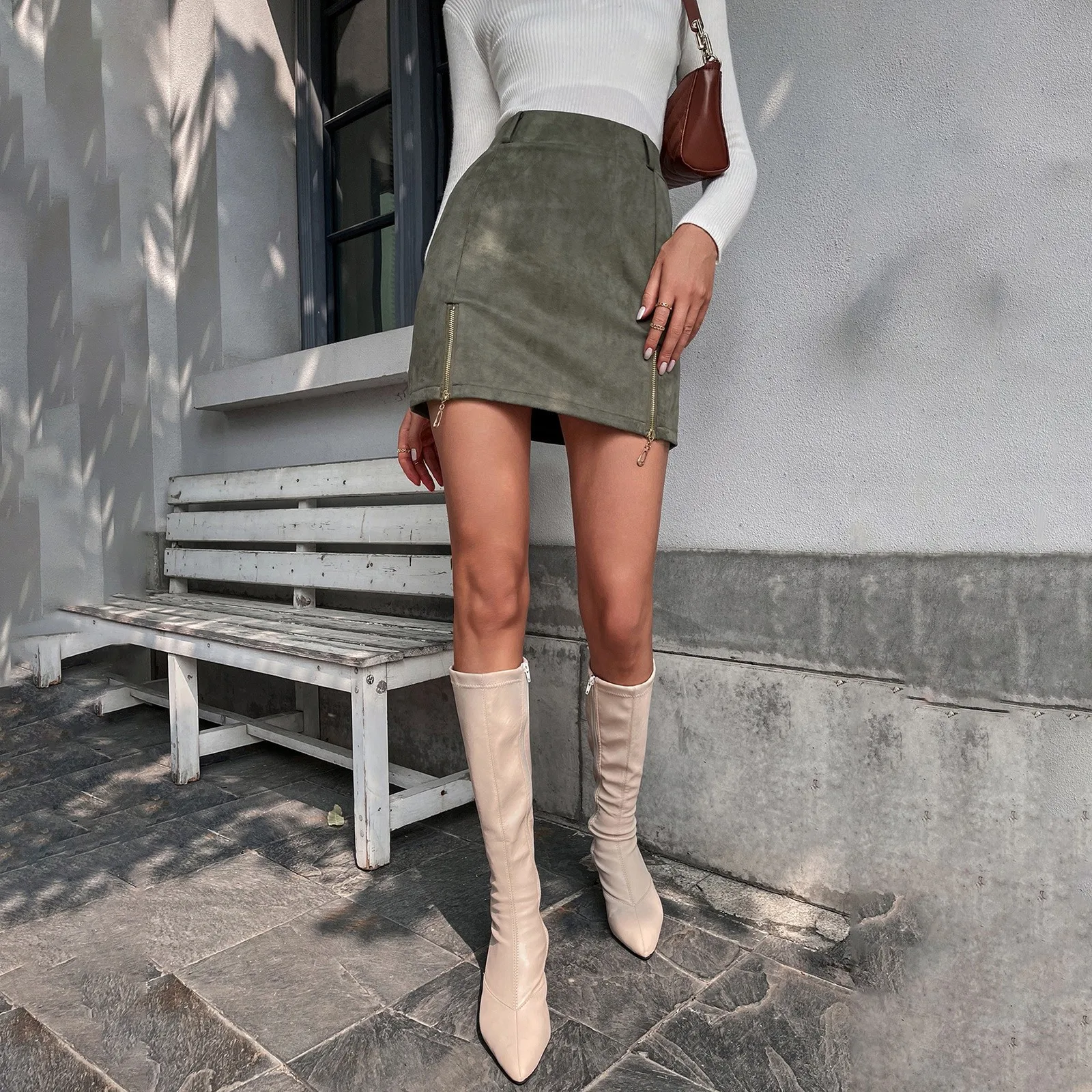 Женская мини-юбка с двойной молнией спереди замшевая однотонная Клубная юбка