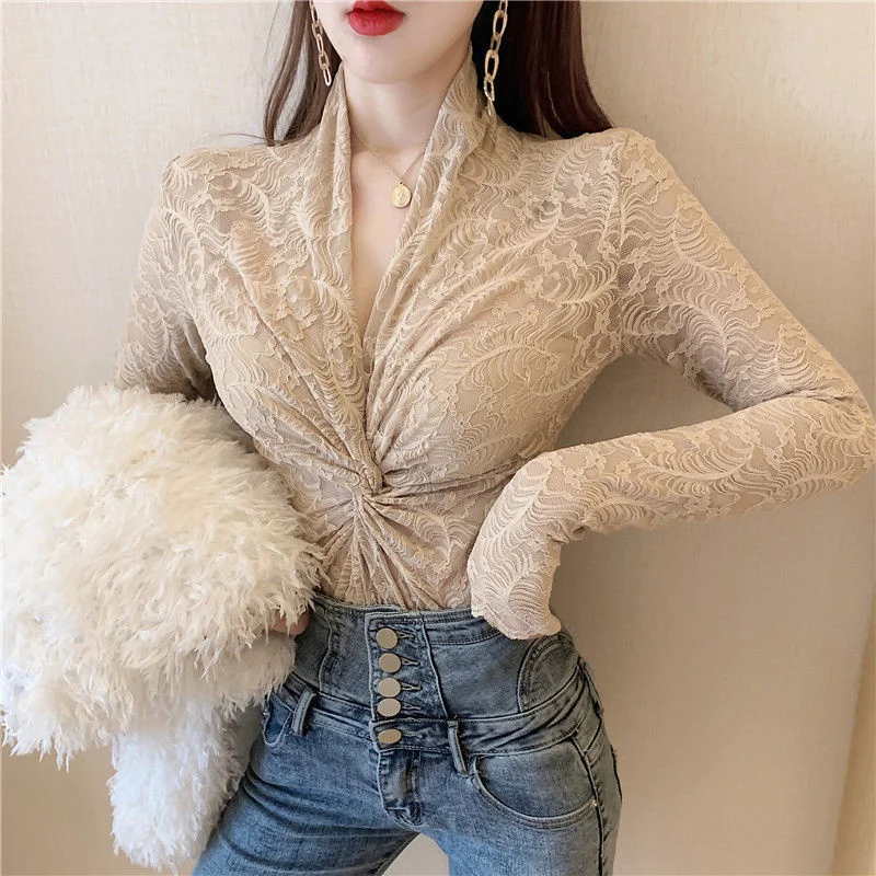 

Женская кружевная блузка с V-образным вырезом и длинным рукавом