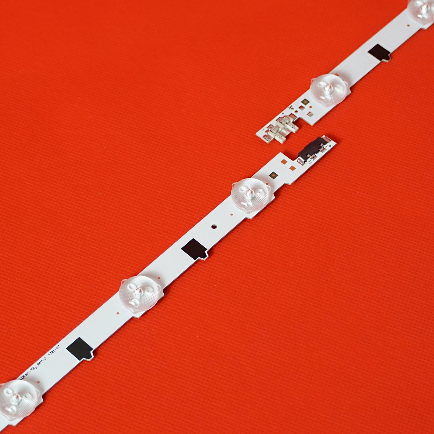 Светодиодная лента для подсветки телевизора SamSung 40 дюймов 2 шт. D2GE-400SCA-R3 UA40F5500