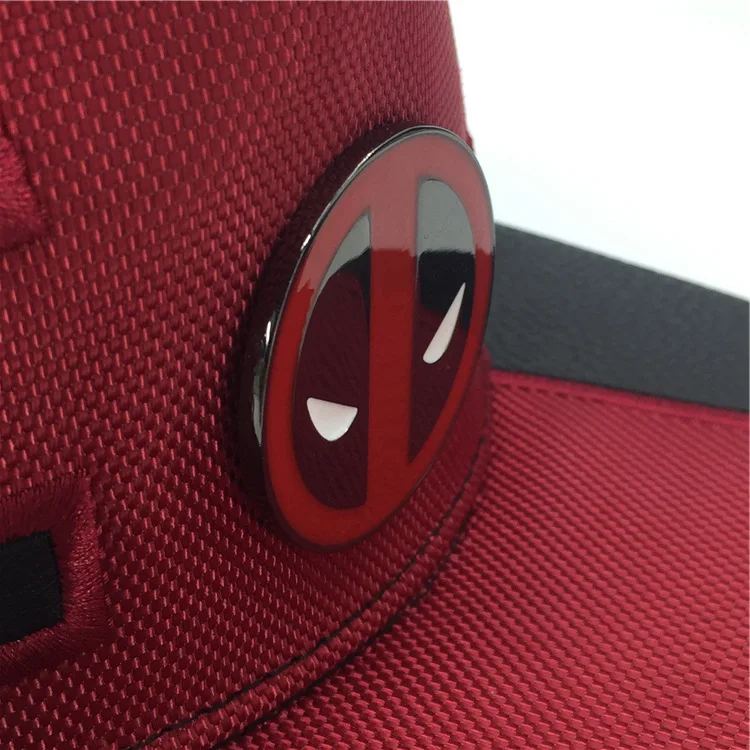 Кепка с логотипом в стиле Дэдпул красного цвета козырьком | Аксессуары для одежды