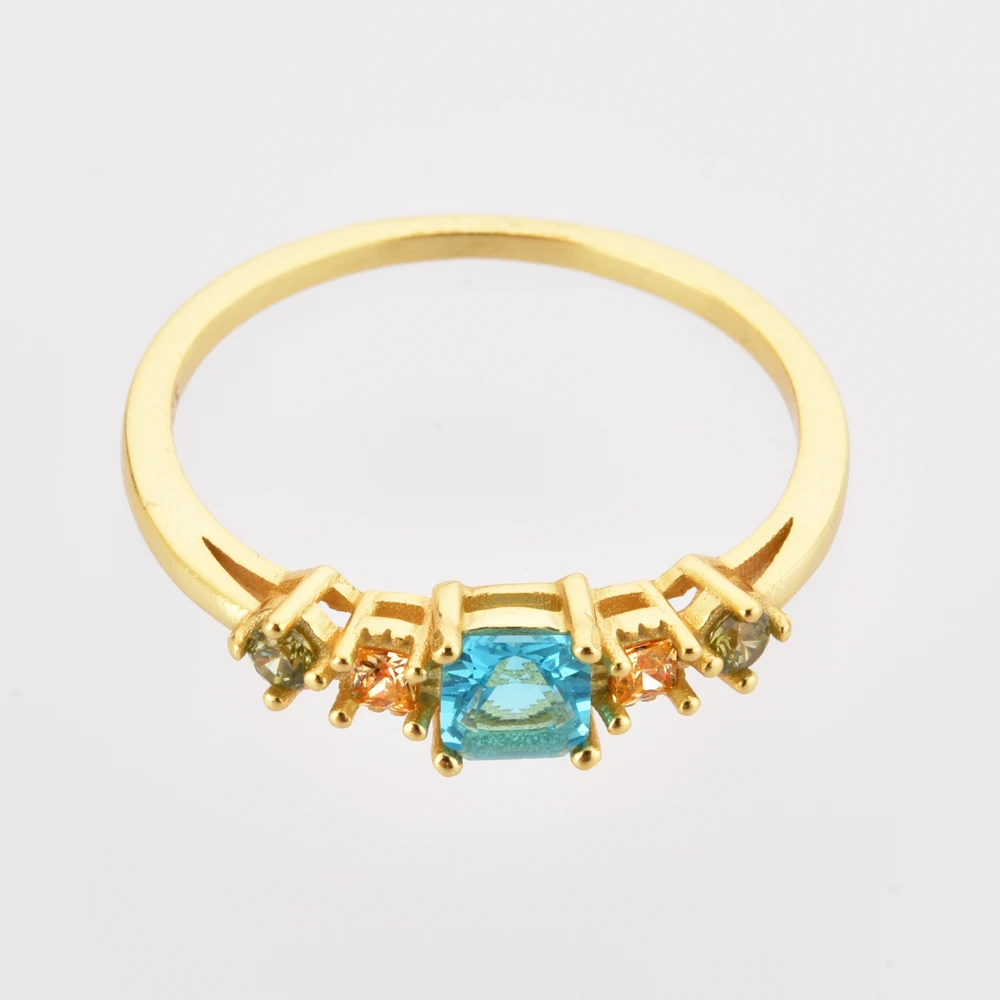 Женское кольцо с топазом из серебра 925 пробы покрытием под золото | Украшения и