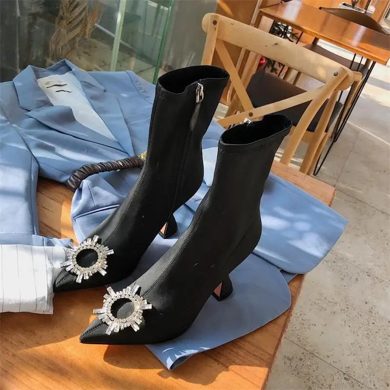 Scarpe donna/зимние женские ботильоны с острым носком; Цвет Черный; короткие женские туфли на высоком каблуке с цветочным узором и кристаллами; женская обувь; botas mujer