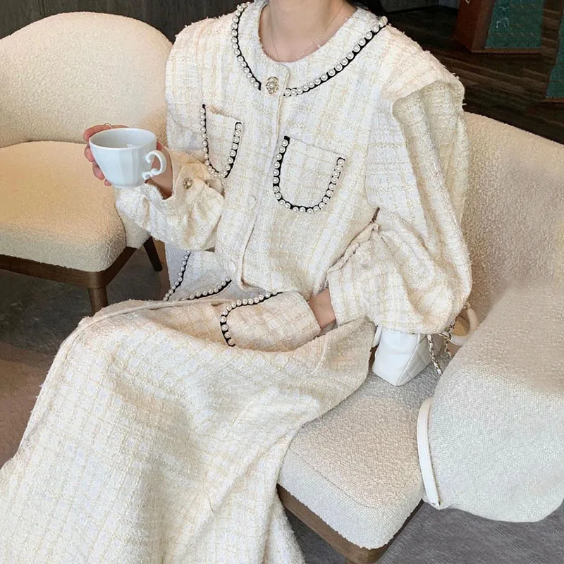 

2021 Autumn Winter New Korean Fashion Elegant Temperament O Neck Contrast Pearl Design Single-breasted Long Tassel Plaid Dress