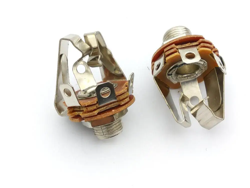 

6.35 mm (1/4 in) stereo female jack with switch socket TRS PANEL connector