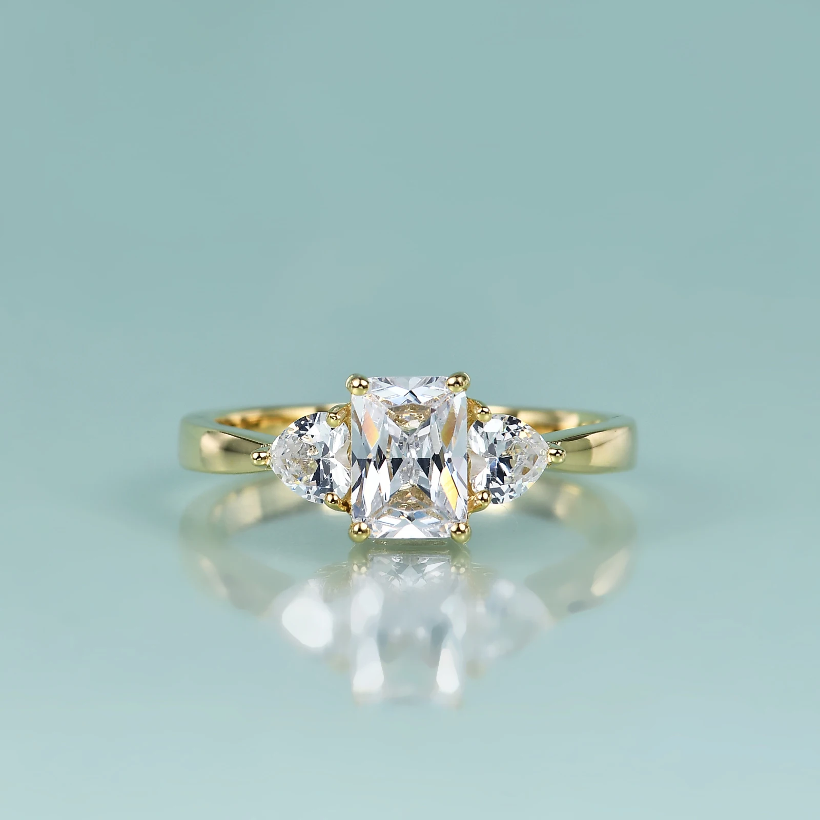 

Женское кольцо из серебра с 3 камнями, с имитацией бриллианта