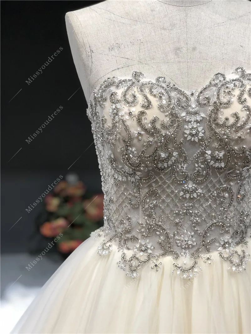 2021 Newest High Quality Real Sample Champagne Sweat Strapless Sleeveless Ball Gown Heavy Beadings Floor Length Wedding Dress