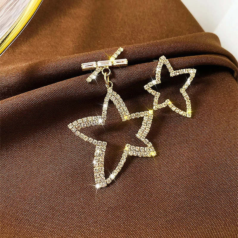 

USTAR Bling Crystal Stars Drop Earring for Women Full Rhinestone Asymmetric Dangle Earring Statement Fashion Party Jewelry gifts