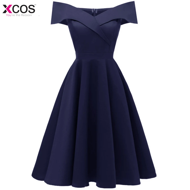 Темно-синее коктейльное платье дешево с открытыми плечами короткими рукавами на